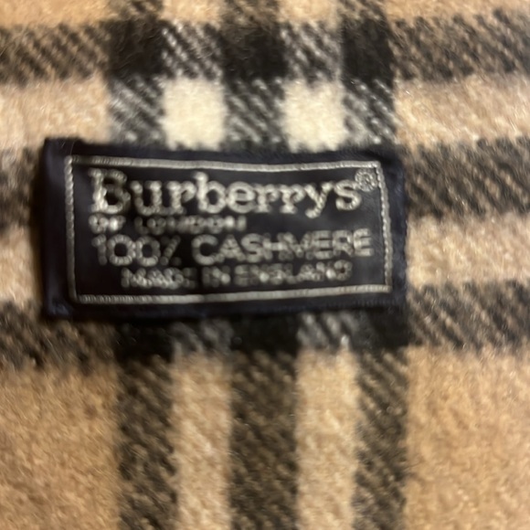 Burberry scarf - Picture 2 of 7
